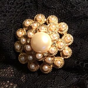 Sarah Coventry pearl and gold brooch